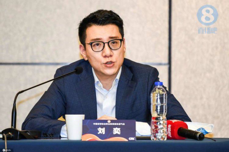 把自己装进行李箱